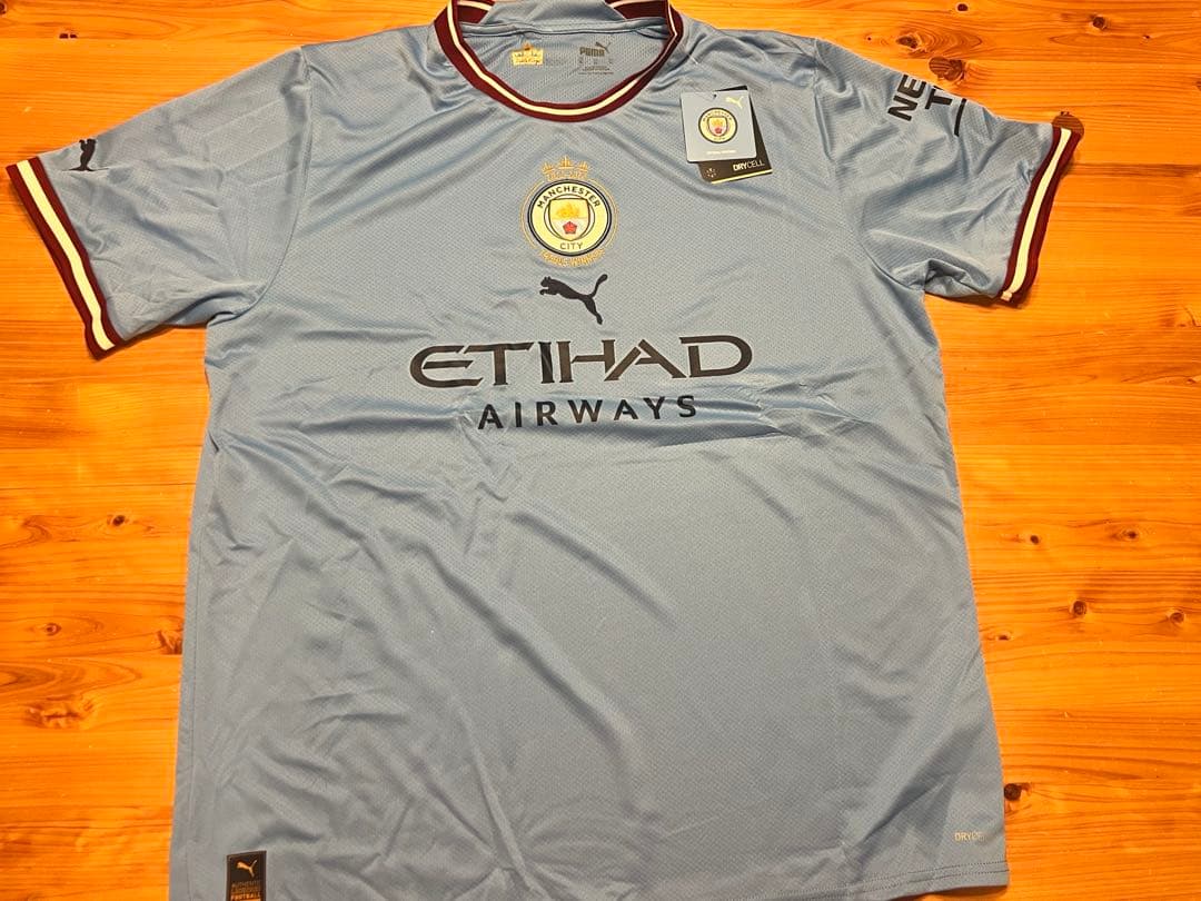 【マンチェスター・シティ2022-2023トレブル記念ユニフォームセット】タグ付