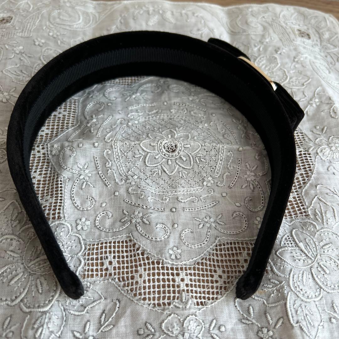 【極美品】フェラガモ ヴァラ　リボン カチューシャ ベロア　ブラック系