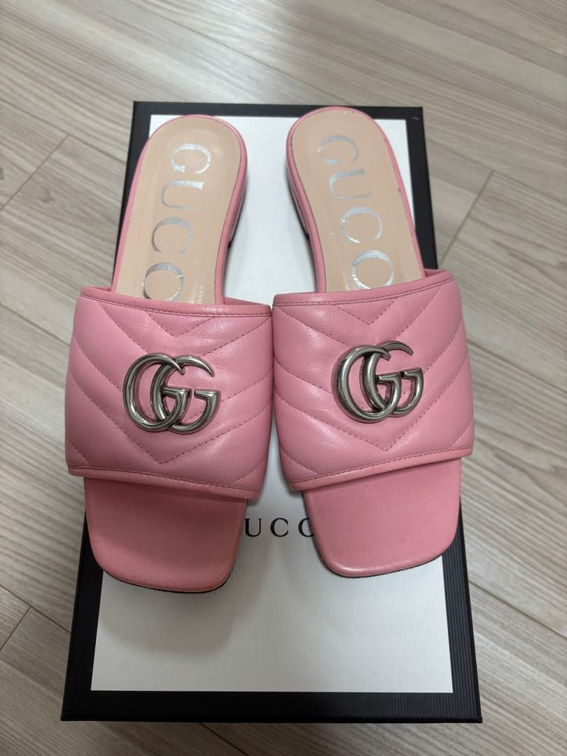 GUCCI ピンクGGロゴ サンダル