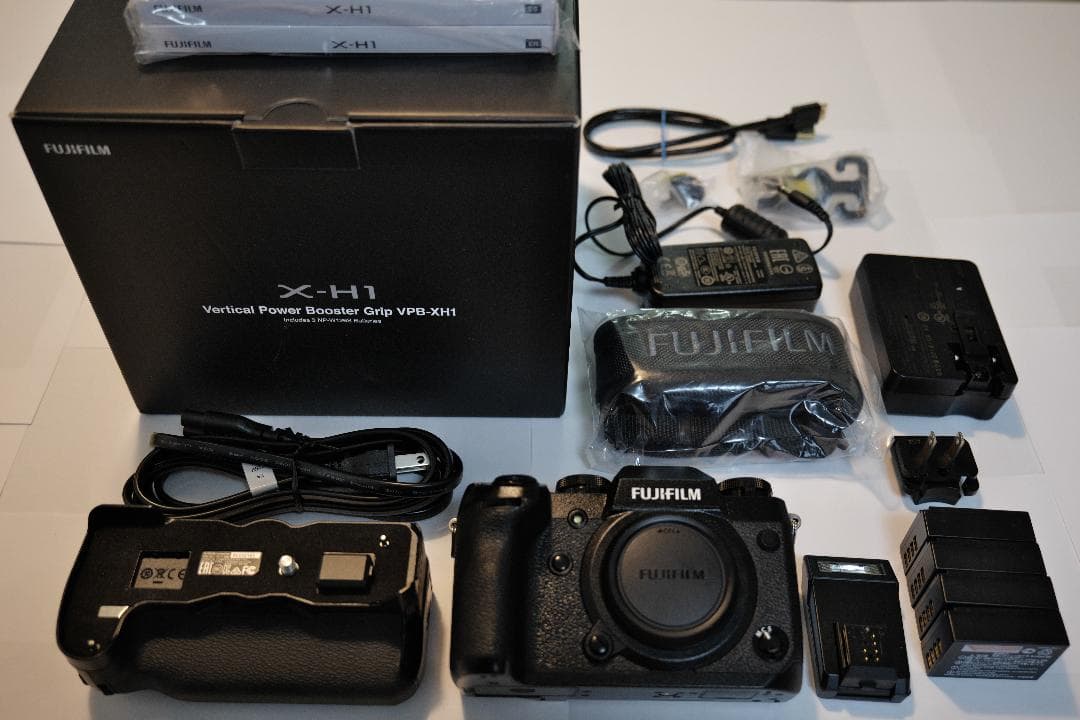 富士フィルム X-H1ボデイと縦電源グリップ キットとバッテリー4個付属(美品)
