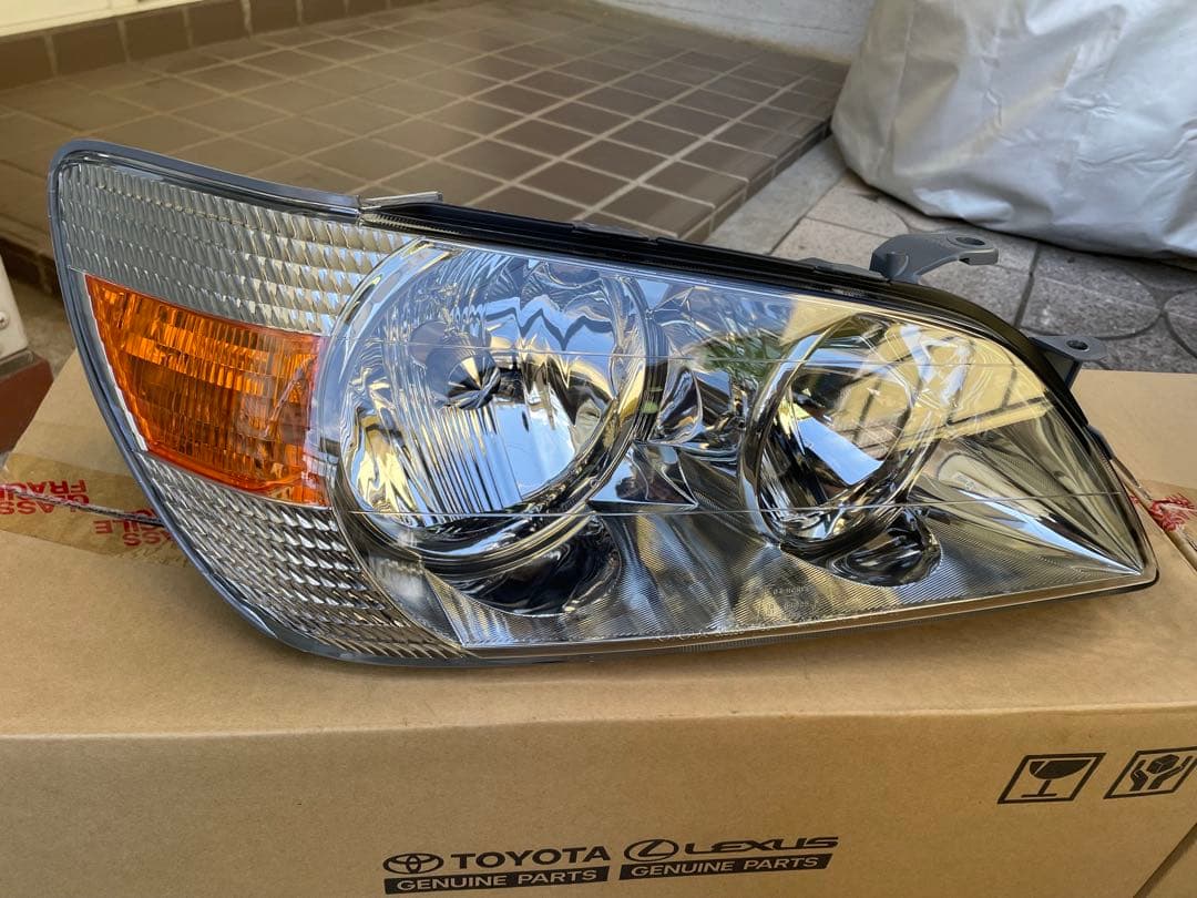 トヨタ アルテッツァ ヘッドライト 未使用