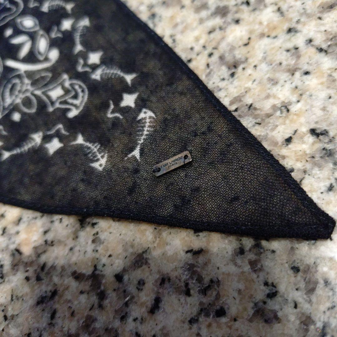 サンローランパリ ケリングタグ付きバンダナ柄 ブラック イタリア製