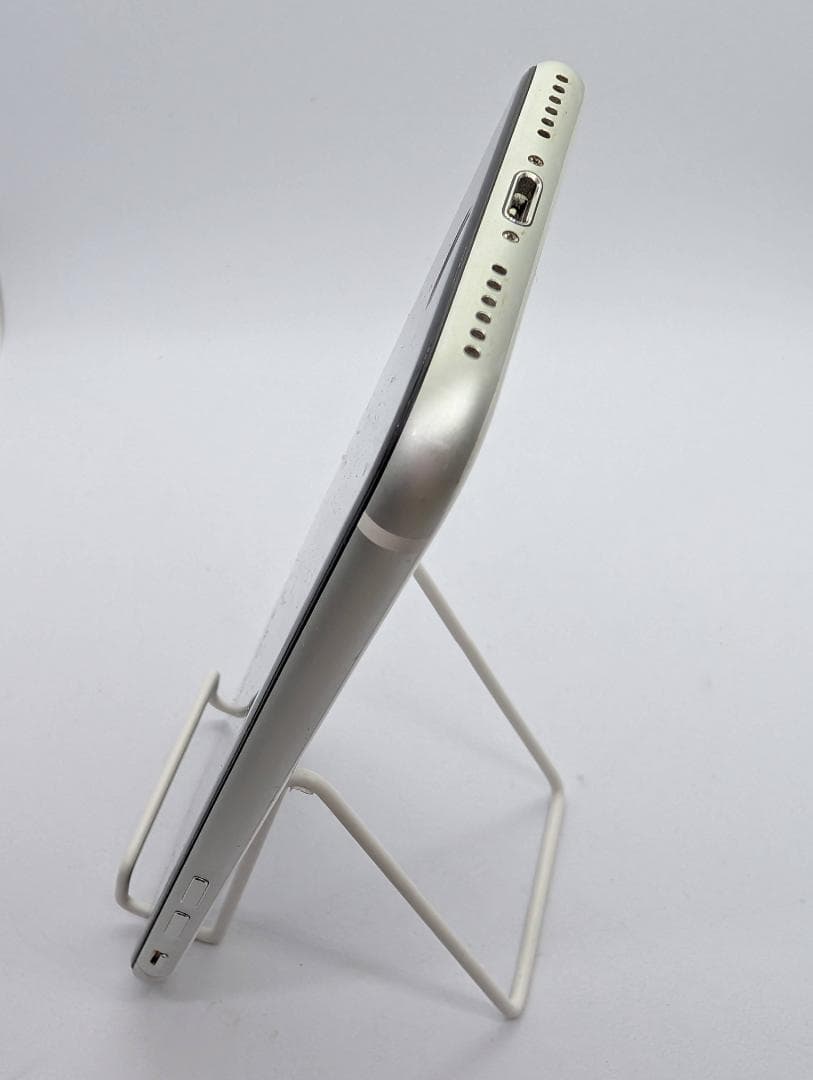 美品 iPhone SE2 64GB バッテリー最大容量92% 充電ケーブル付き