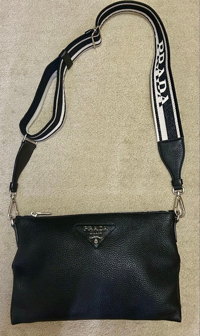 プラダ　PRADA ショルダーバッグ　ブラック