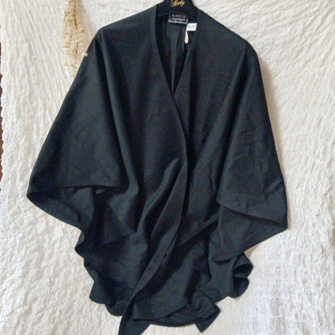 上品　AKRIS 最高級カシミヤ100% 　ケープ　ポンチョ