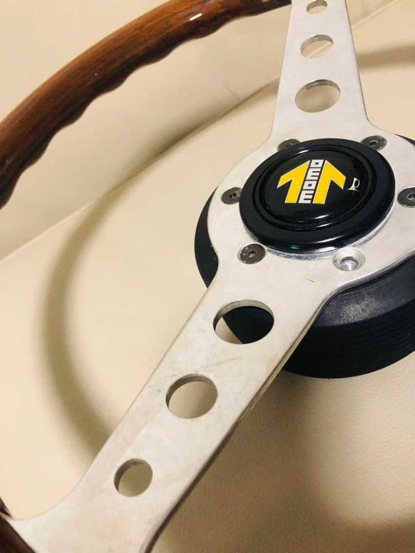【送料込み】希少　MOMO ウッド ステアリング INDY モモ　ハンドル