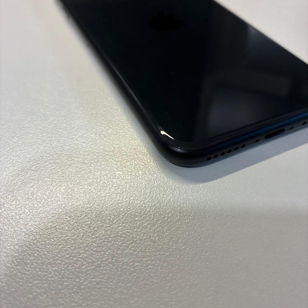Apple iPhone SE ブラック