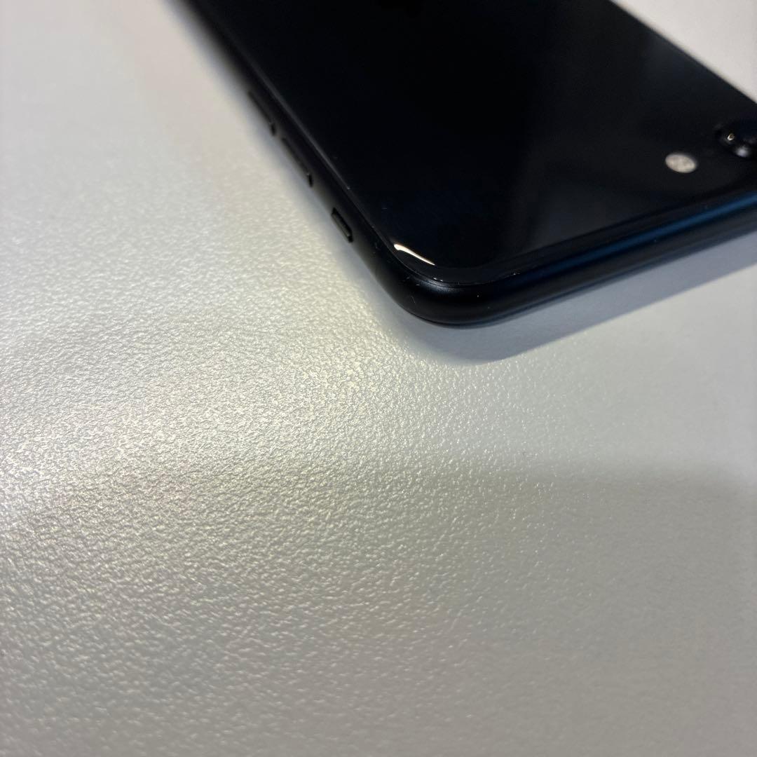 Apple iPhone SE ブラック