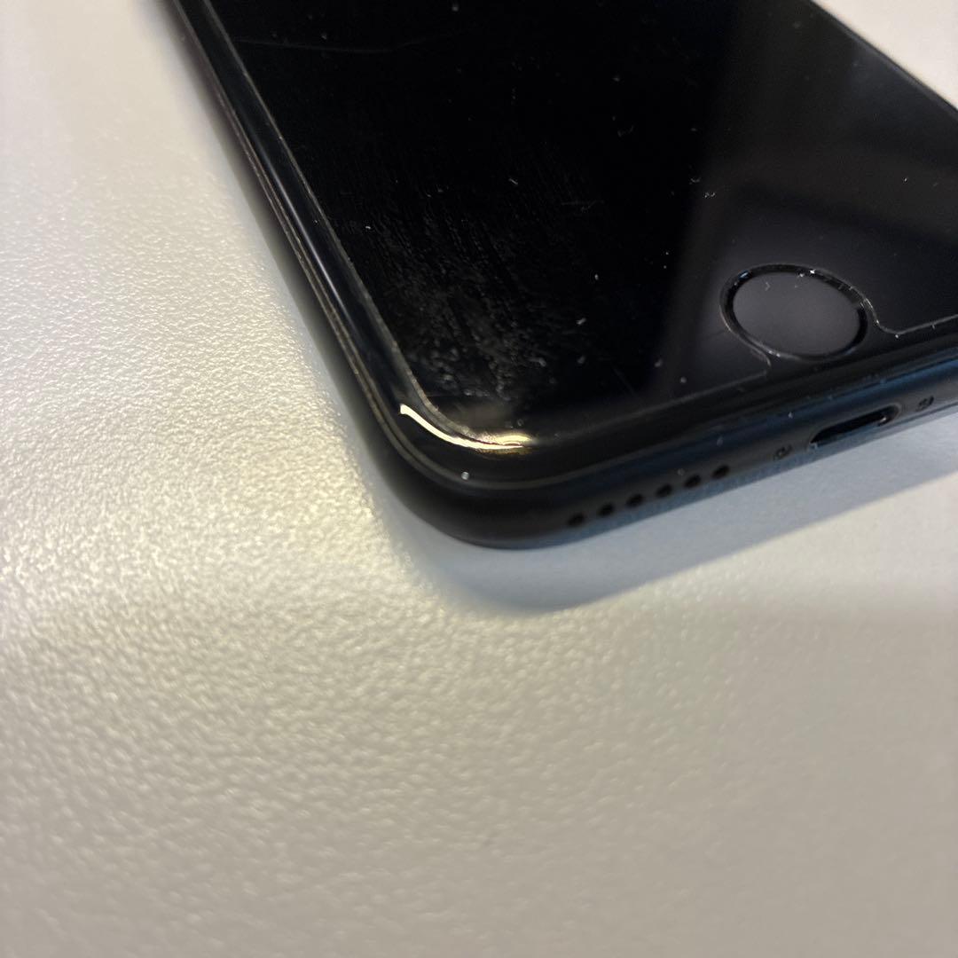 Apple iPhone SE ブラック