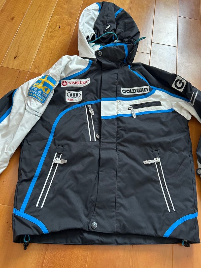 スウェーデン代表モデル★ GOLDWIN サイドフルオープン スキーウェア140
