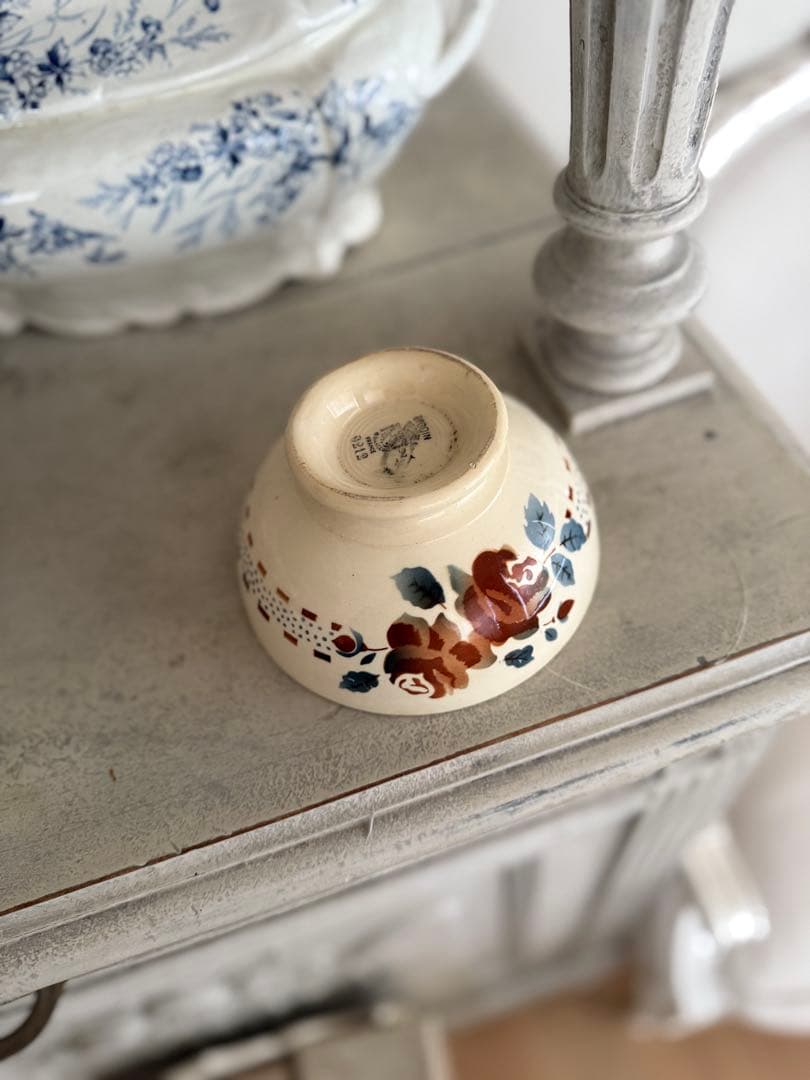 フランスアンティークディゴワン薔薇とリボンのステンシル柄カフェオレボウル