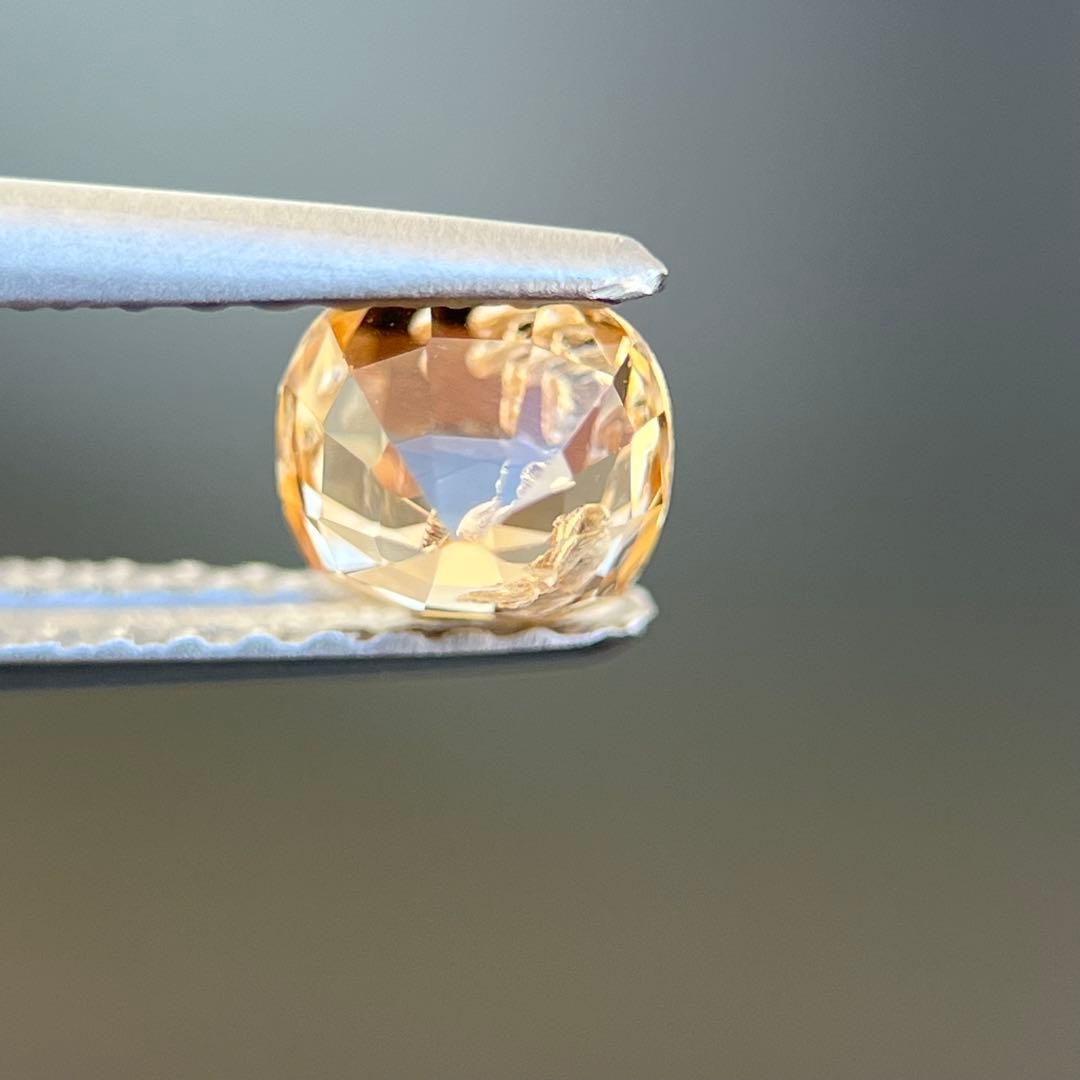 スリランカ産非加熱天然オレンジイエローサファイアルース