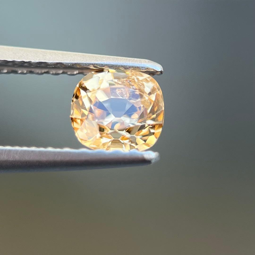 スリランカ産非加熱天然オレンジイエローサファイアルース