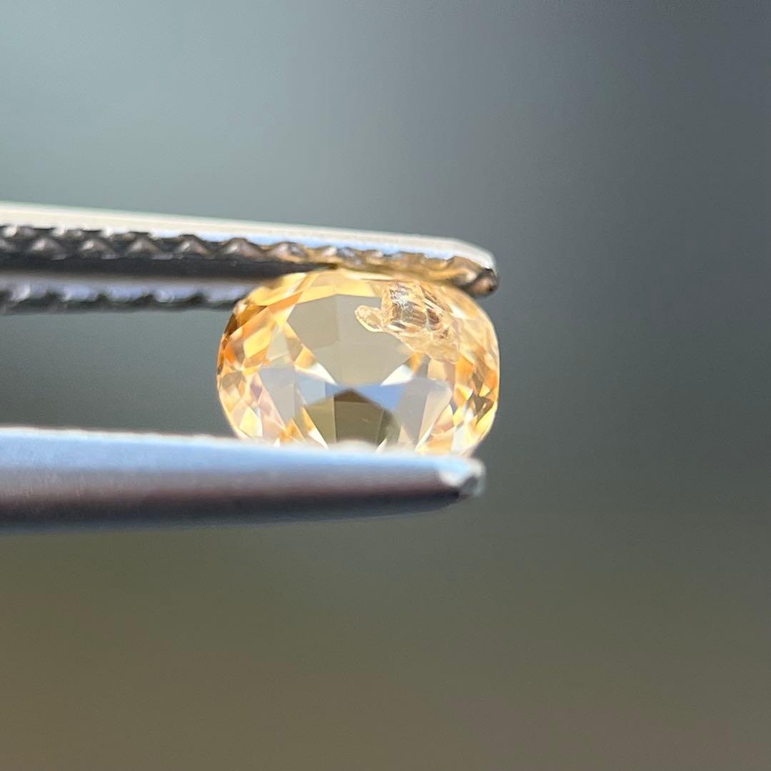 スリランカ産非加熱天然オレンジイエローサファイアルース