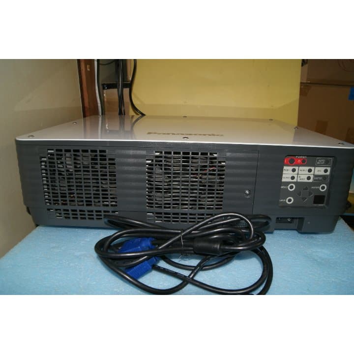 PANASONIC プロジェクター　TH-D5600 ランプ使用295時間