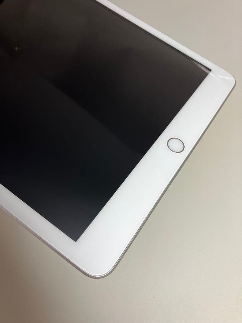 iPad 第8世代 32GB Wi-Fi MYLA2J/A(やや難あり)