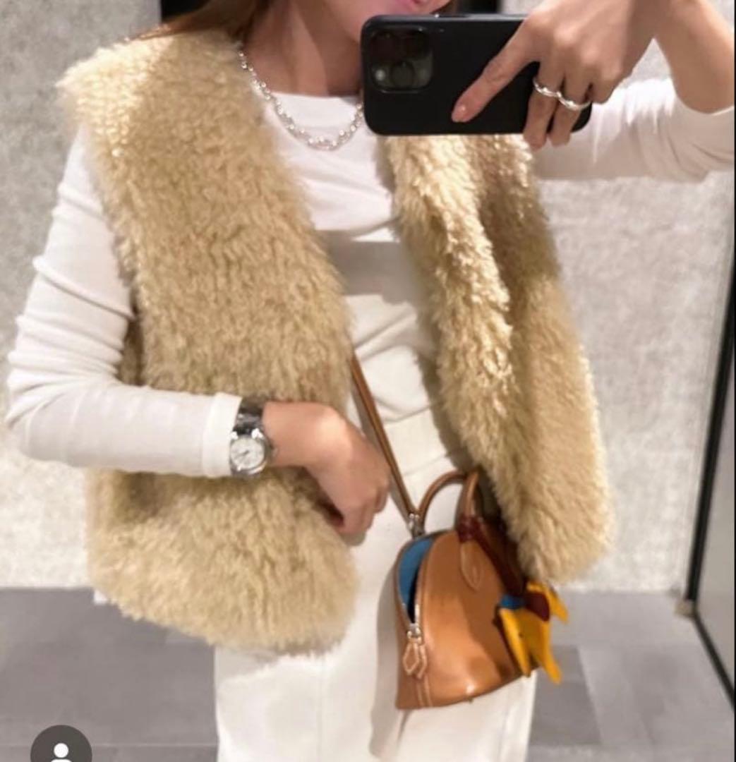 yori ショートカールファーチョッキ　ベージュ