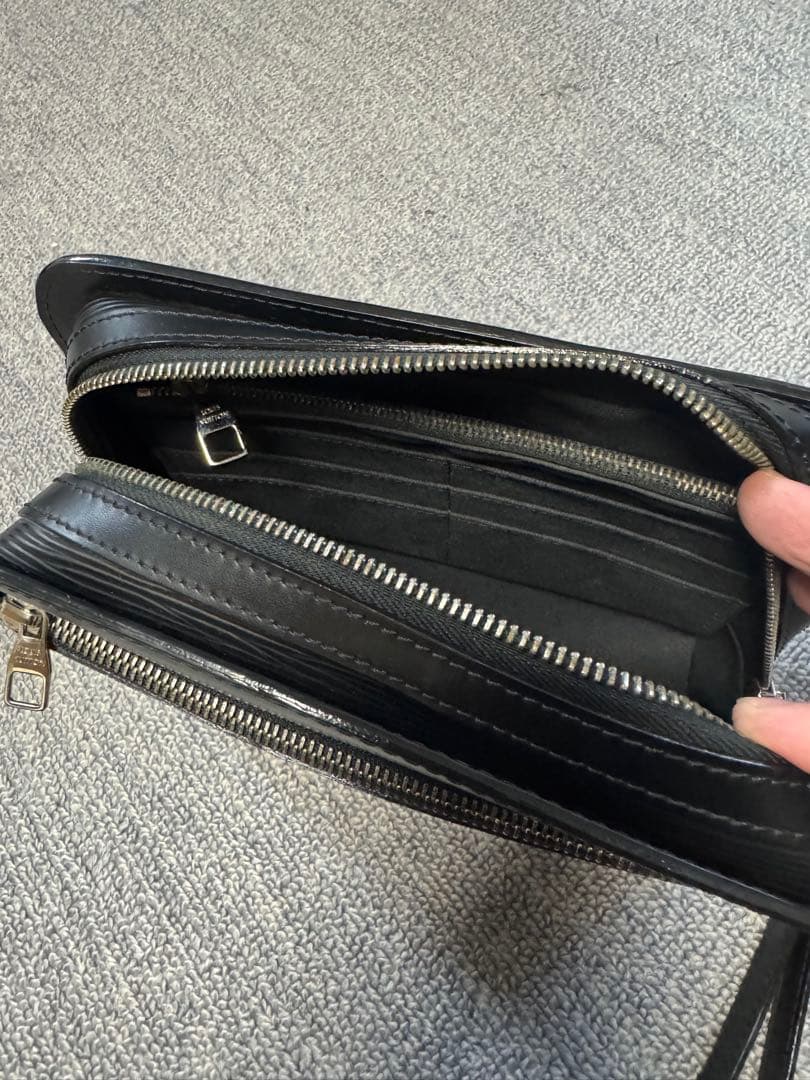 LOUIS VUITTON ルイヴィトン エピ セカンドバッグ ブラック
