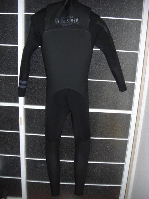 ほぼ未使用 FELLOW5x3チェストジップセミドライ