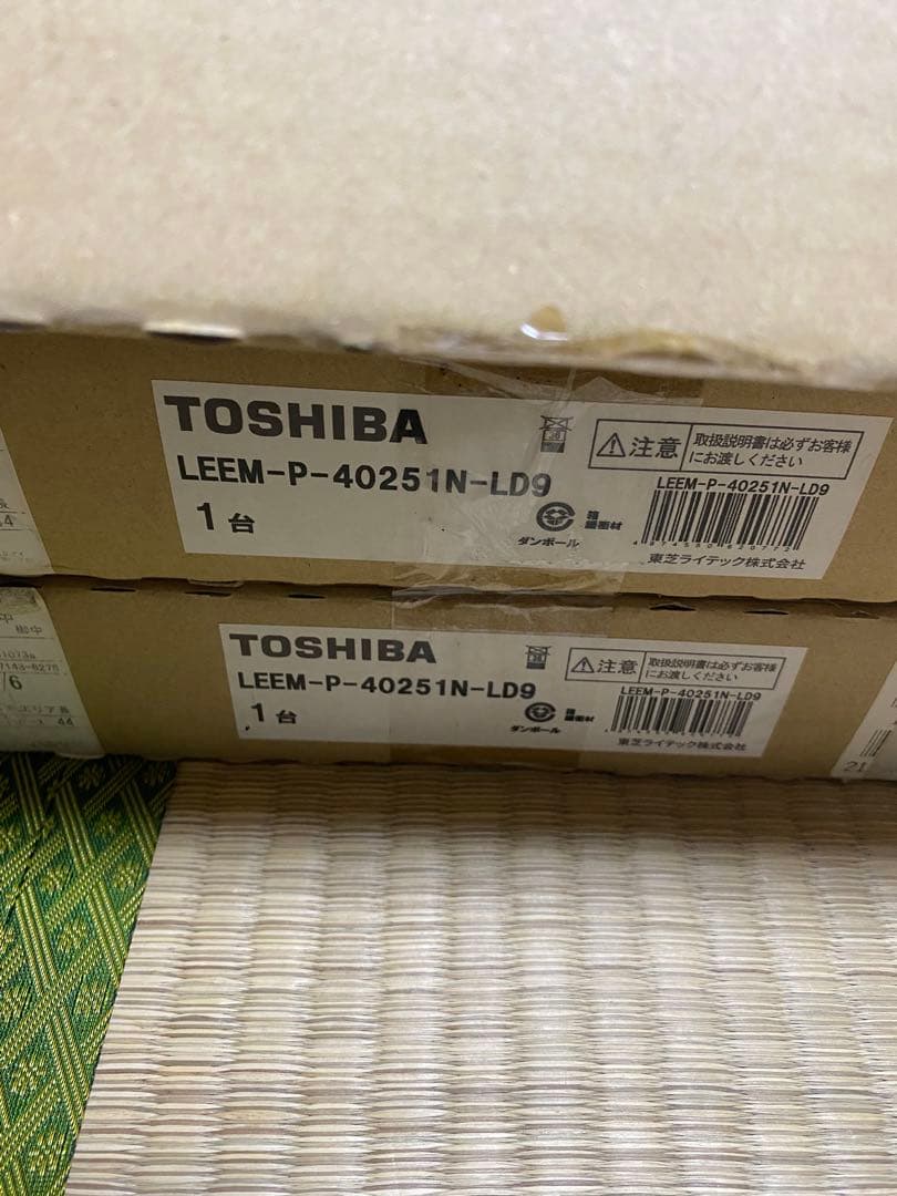 TOSHIBA LEDパネルライト LEEM-P-40251N-LD9 1台