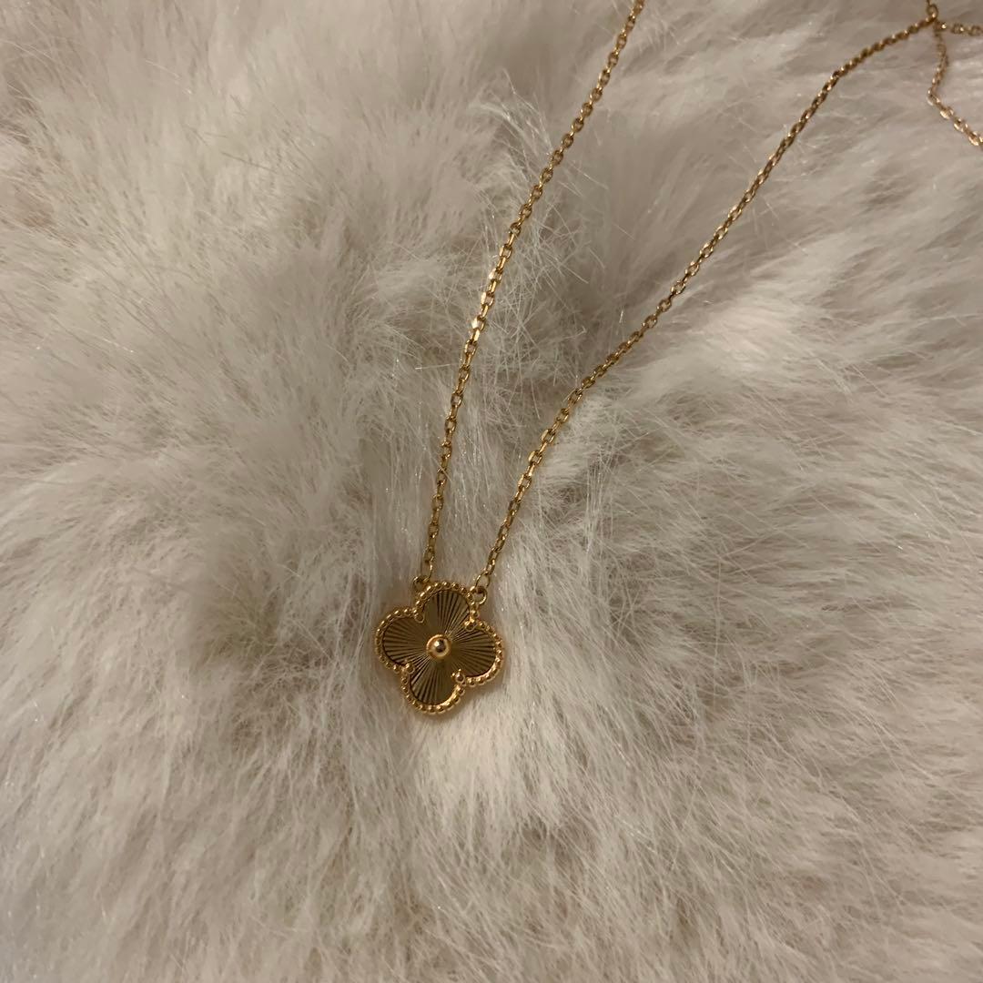 四葉のクローバー　ネックレス　ローズゴールド