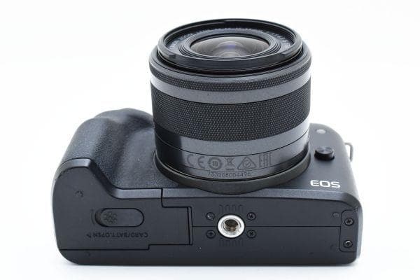キャノン Canon EOS Kiss M レンズキット バッテリーx２