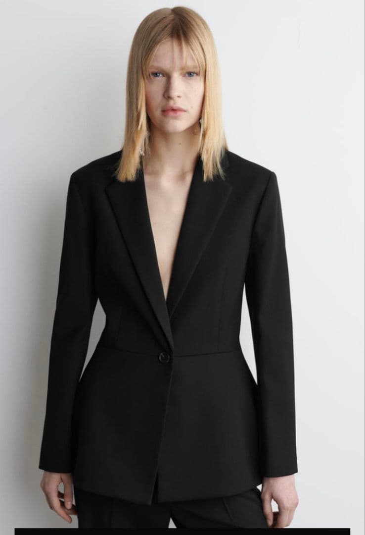 【発送スケsale】COS ブラック テーラードジャケット