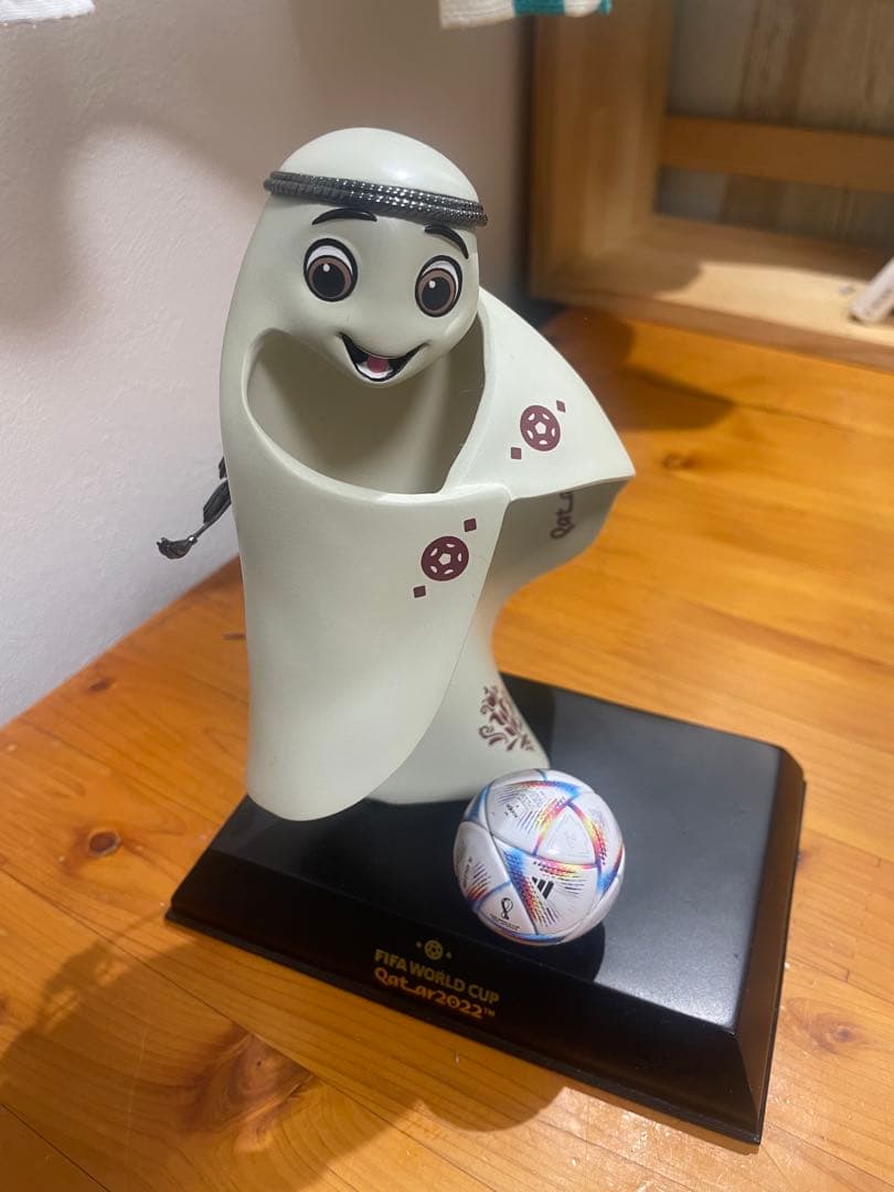 カタールワールドカップ2022 ライーブくんの置き物