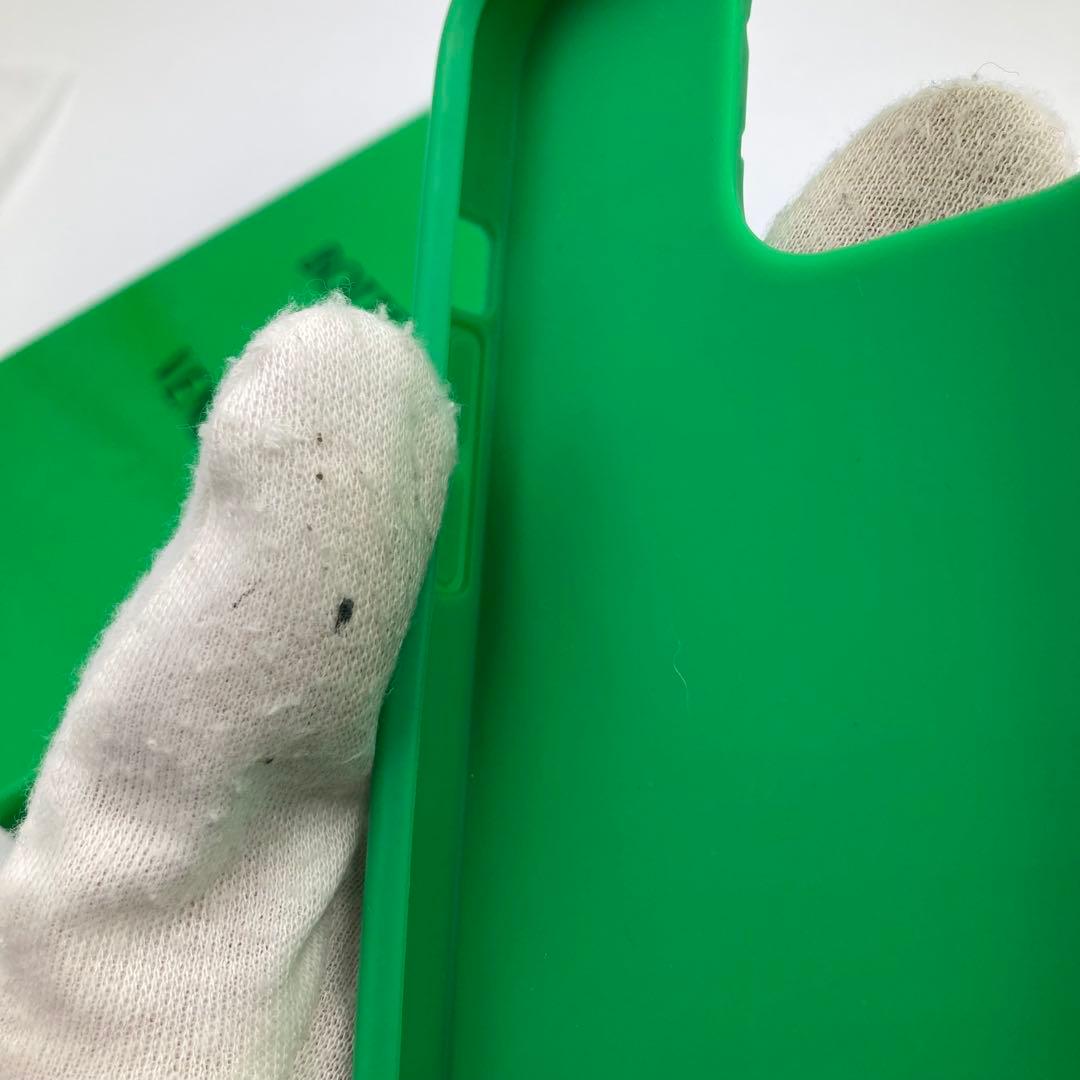 ！極美品！　ボッテガヴェネタ　スマホケースiPhone 15pro 緑 78A