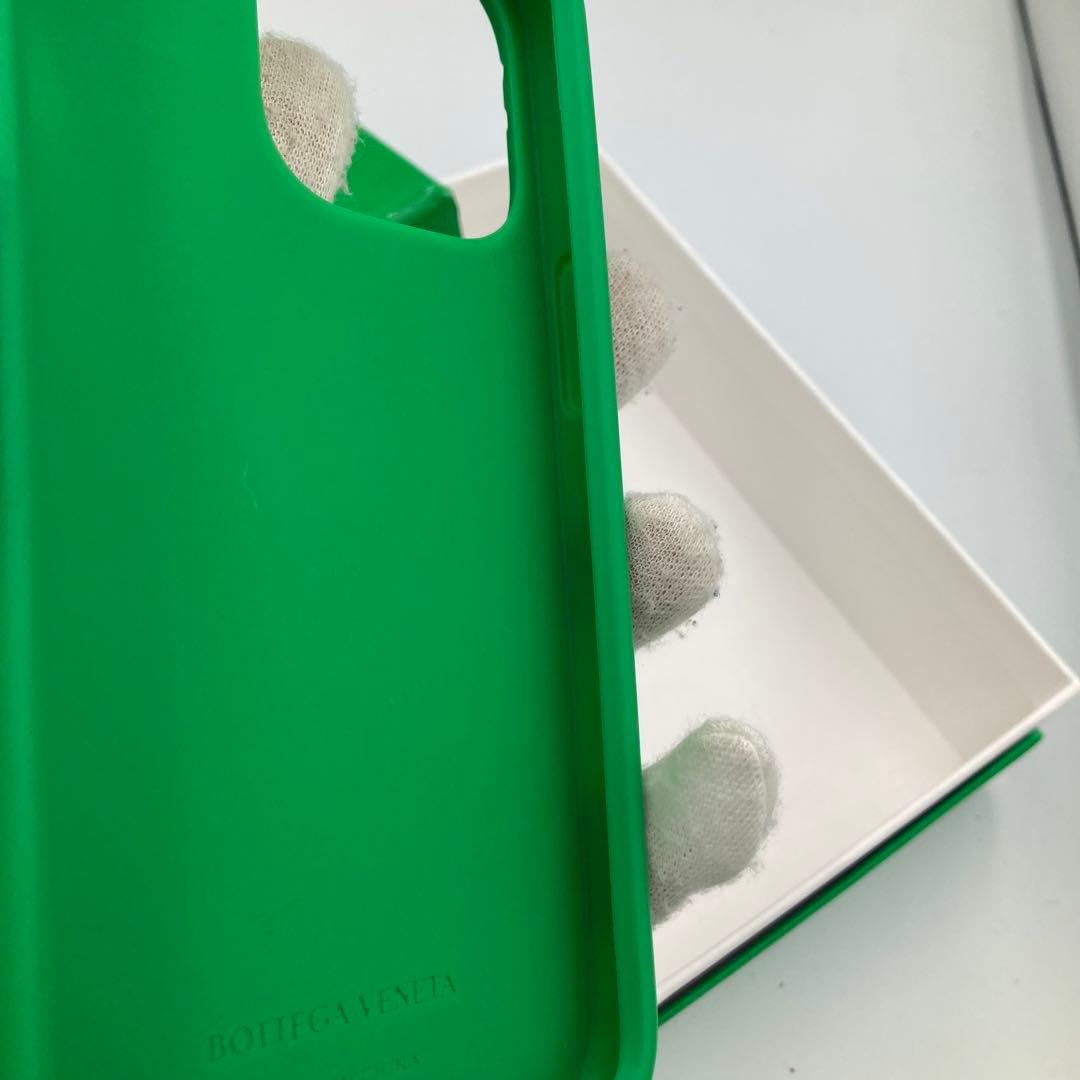 ！極美品！　ボッテガヴェネタ　スマホケースiPhone 15pro 緑 78A