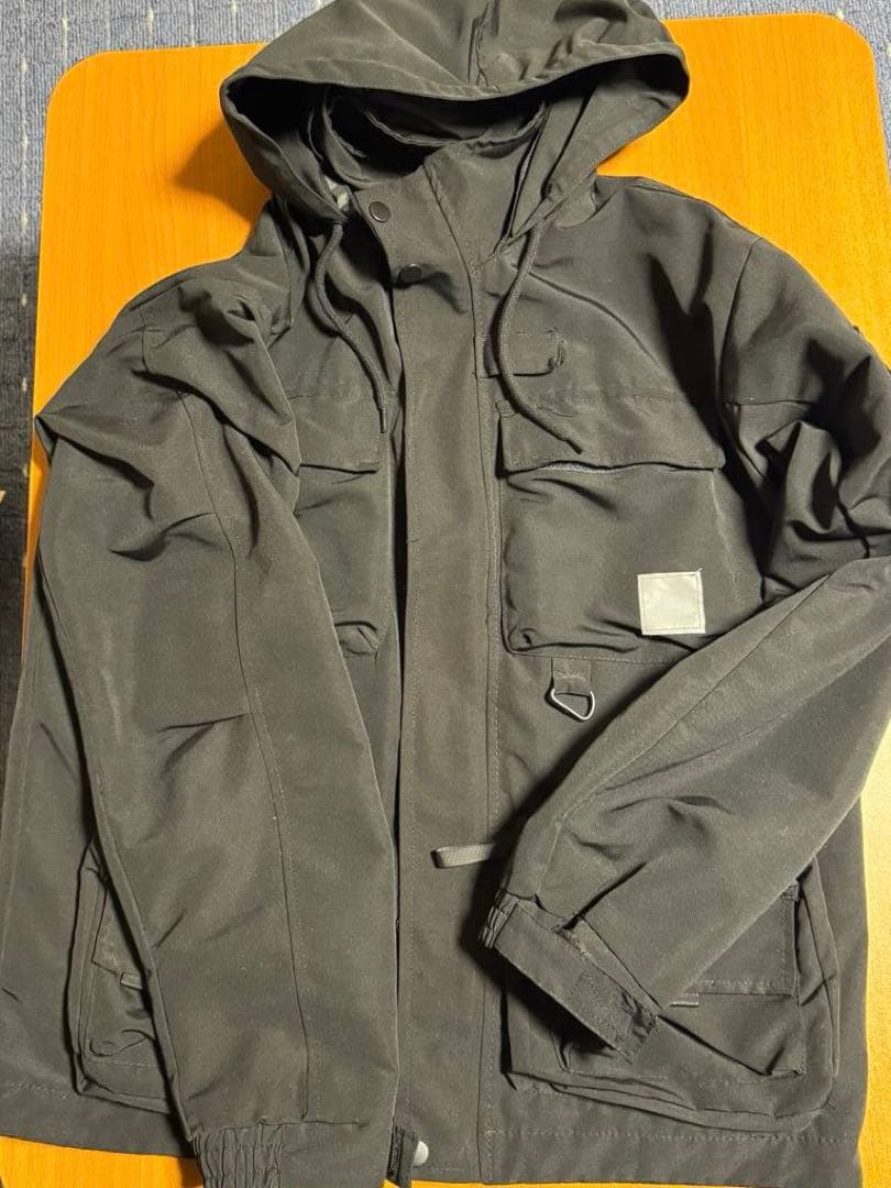 Carhartt ブラックジャケット フード付き