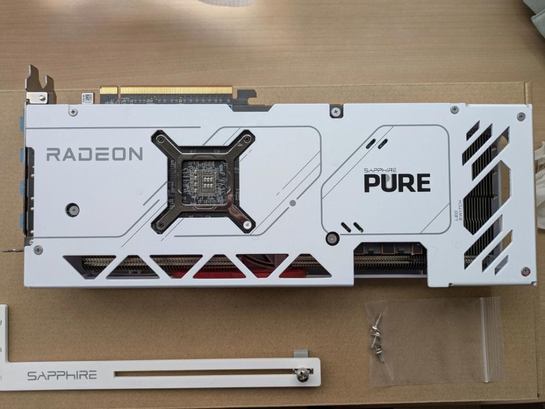 グラフィックボード・グラボ・ビデオカード SAPPHIRE PURE Radeon RX 7700 XT