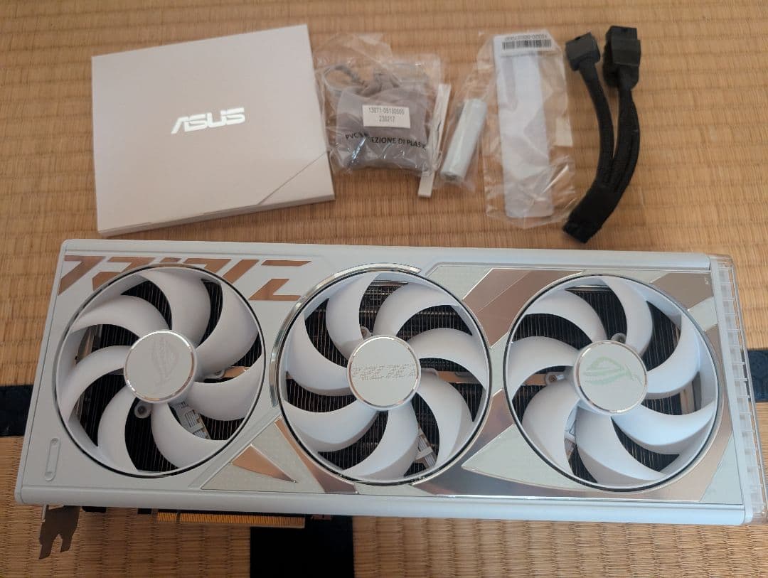 グラフィックボード・グラボ・ビデオカード ASUS GeForce RTX 4080 16GB GDDR6X White