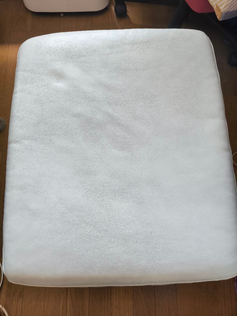 オットマン　大塚家具 ホワイト　革