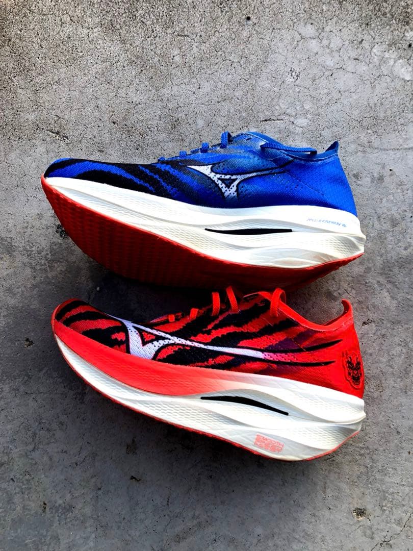 一年ありがとうございましたセールミズノウェーブリベリオンプロ3アカオニ✖️アオオニ