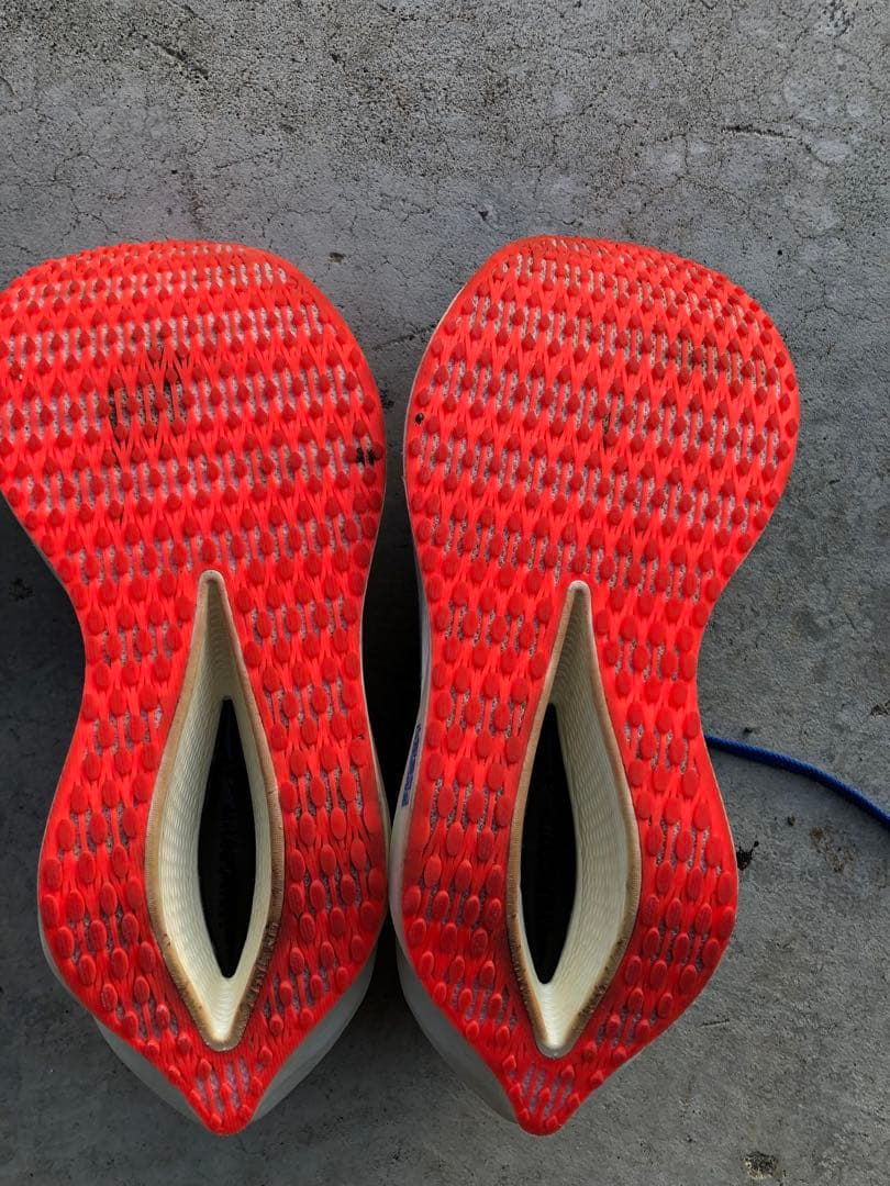 一年ありがとうございましたセールミズノウェーブリベリオンプロ3アカオニ✖️アオオニ