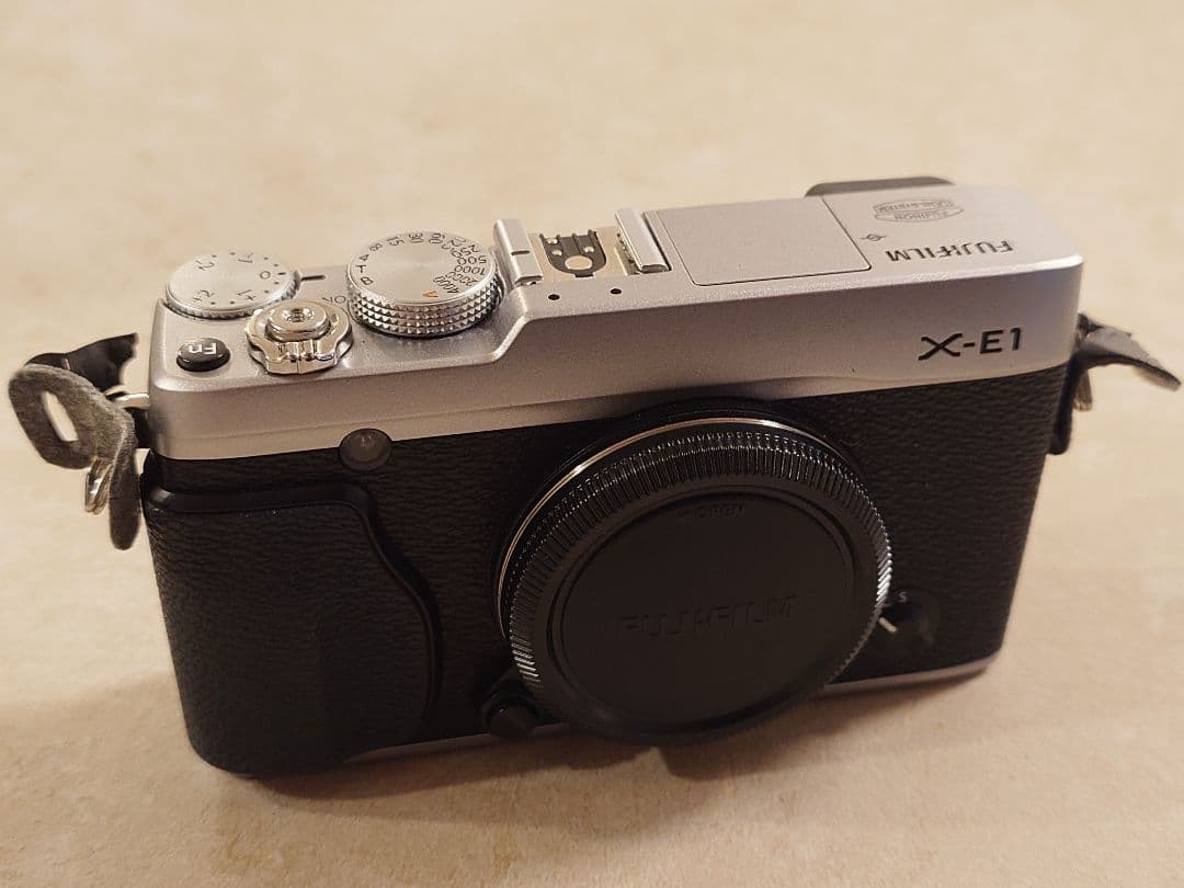 Fujifilm X-E1 ミラーレス一眼カメラ
