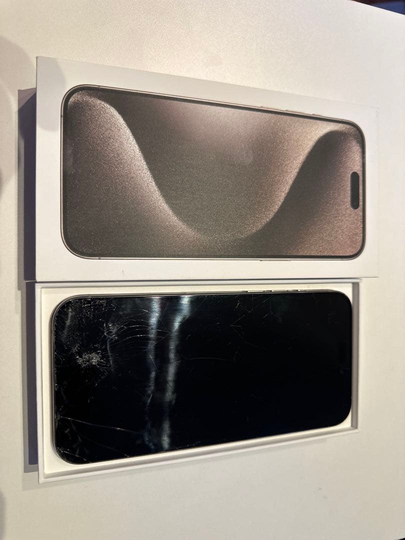 iPhone 15 pro max 256GB 箱有り　ひび割れあり