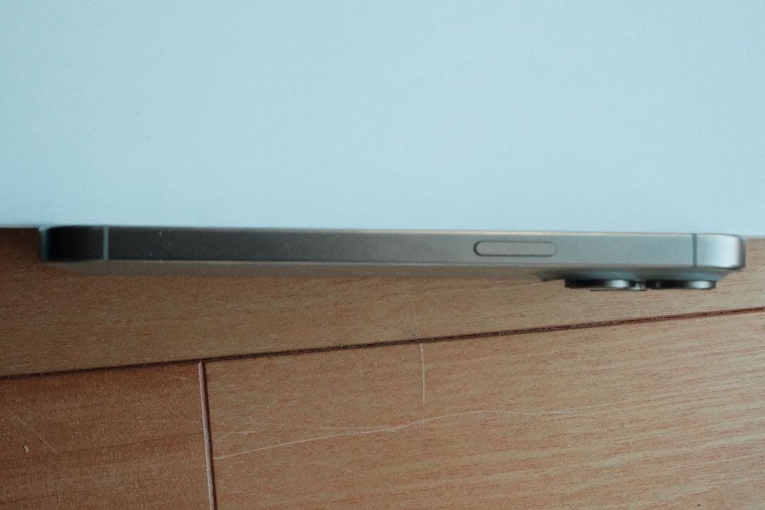 iPhone 15 pro max 256GB 箱有り　ひび割れあり