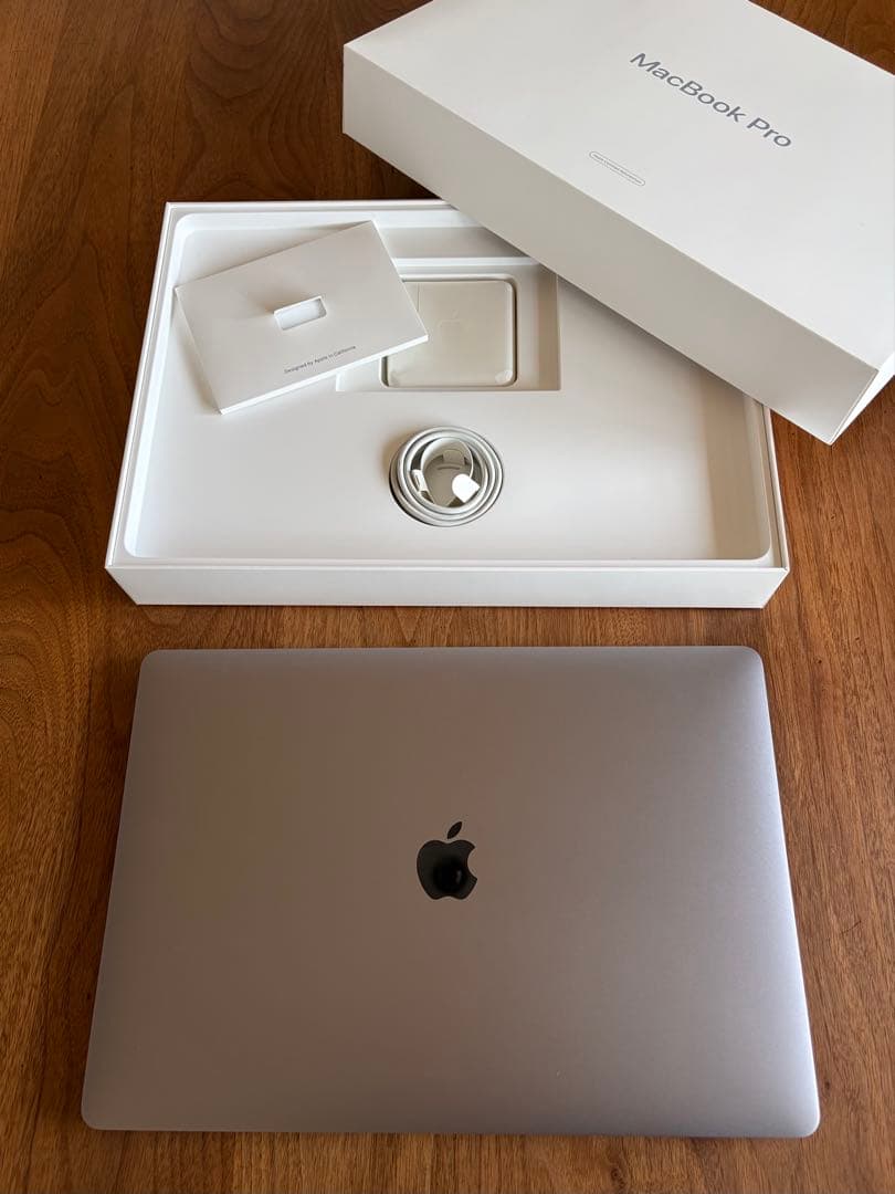 MacBookPro 2018 メモリ16GB ストレージ256GB