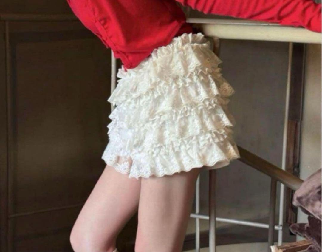 treatürself girly lace tutu