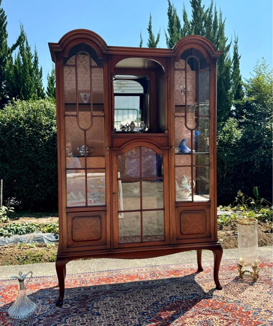 英国クラシック 高級ガラスキャビネット 美品 アンティーク調　西洋家具 飾り棚