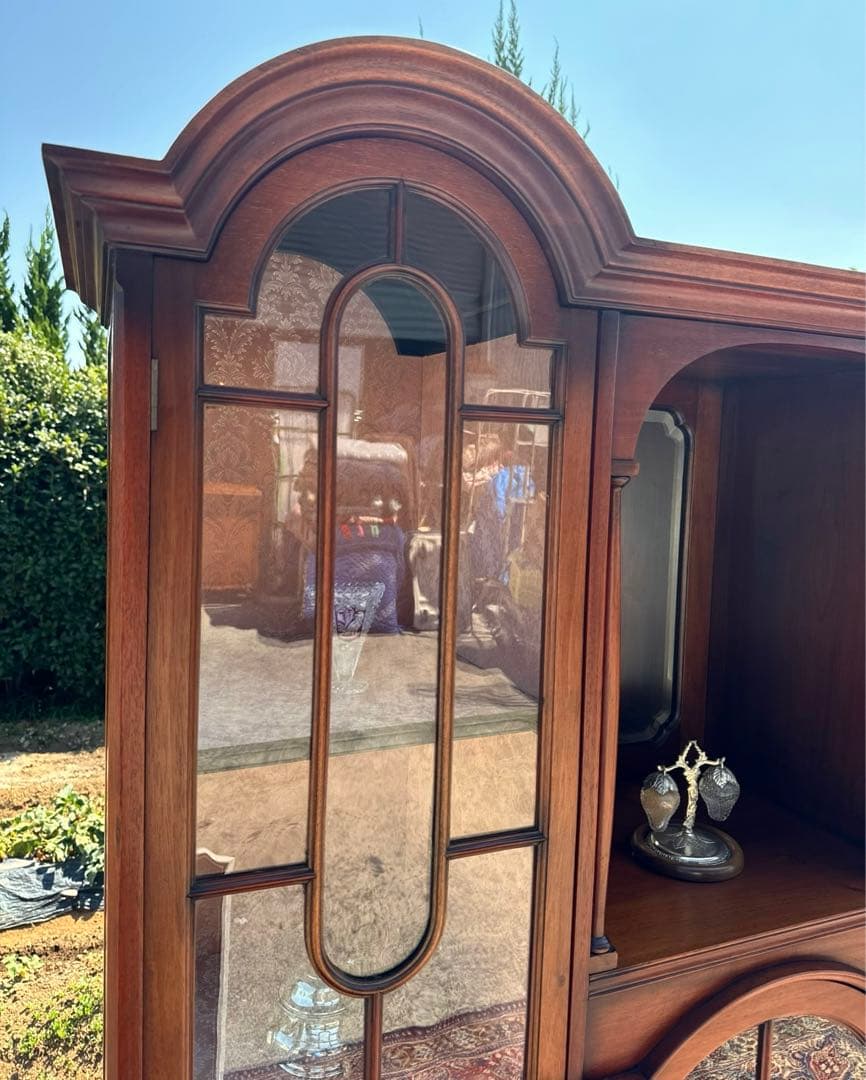 英国クラシック 高級ガラスキャビネット 美品 アンティーク調　西洋家具 飾り棚