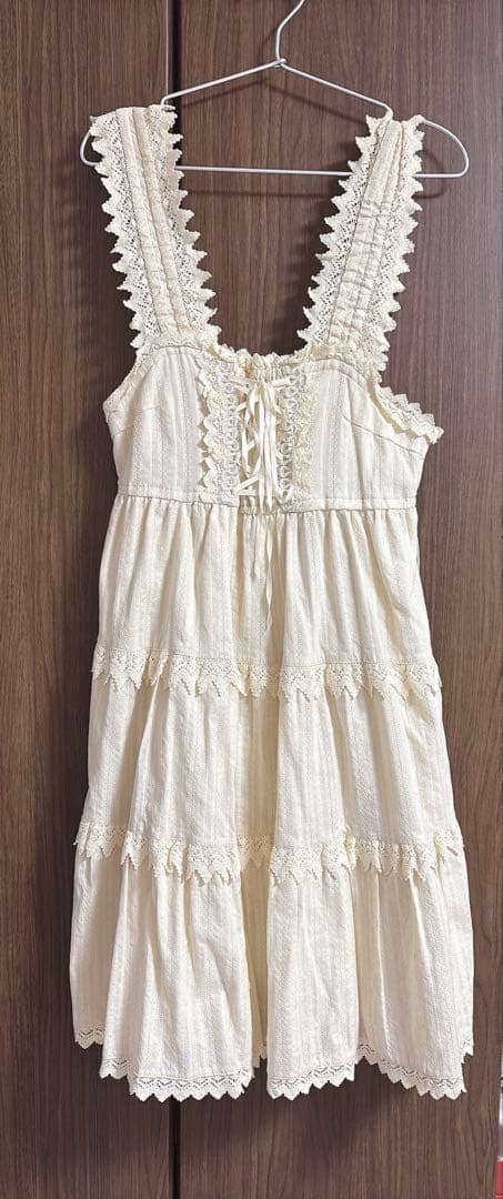 BABY からみ3段ティアードジャンパースカート　生成