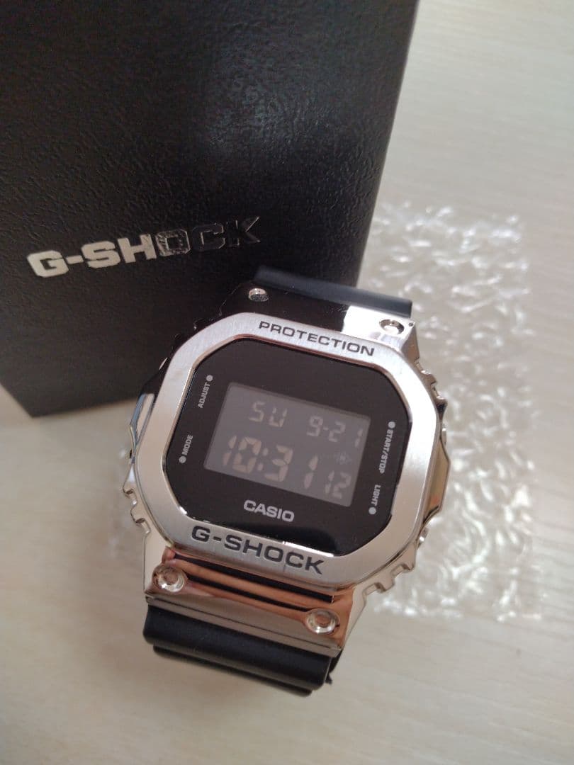 【最終価格・美品】G-SHOCK ジーショック GM-5600　デジタルシルバー