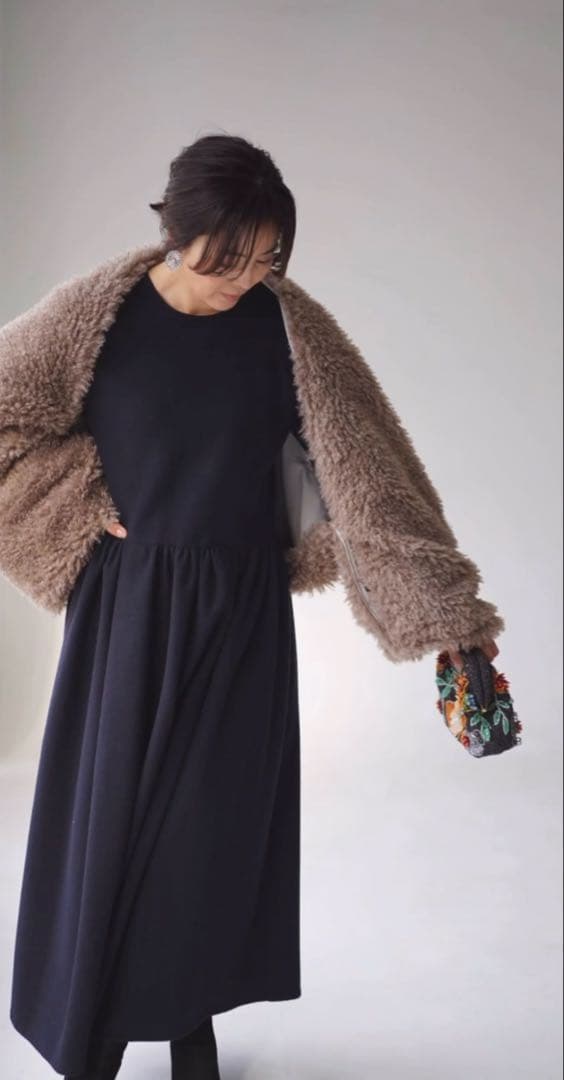 新品未使用　the9shop far wrap me グレージュ