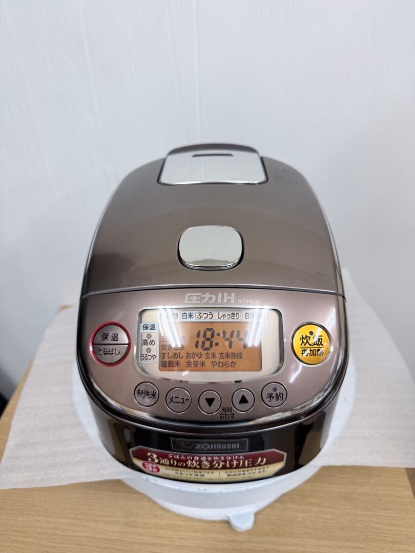 象印 Zojirushi 圧力IH炊飯器 NP-RL05（3合炊き）2019年製