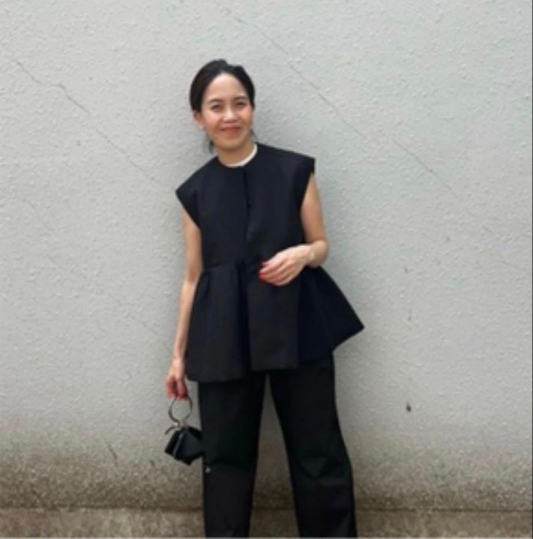 ella selectshop エラ　ドビークロスフリルジレ　ブラック　ペムラム