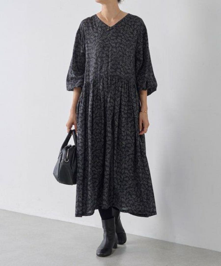 BEARDSLEYビアズリー リーフプリントギャザーワンピース　花柄