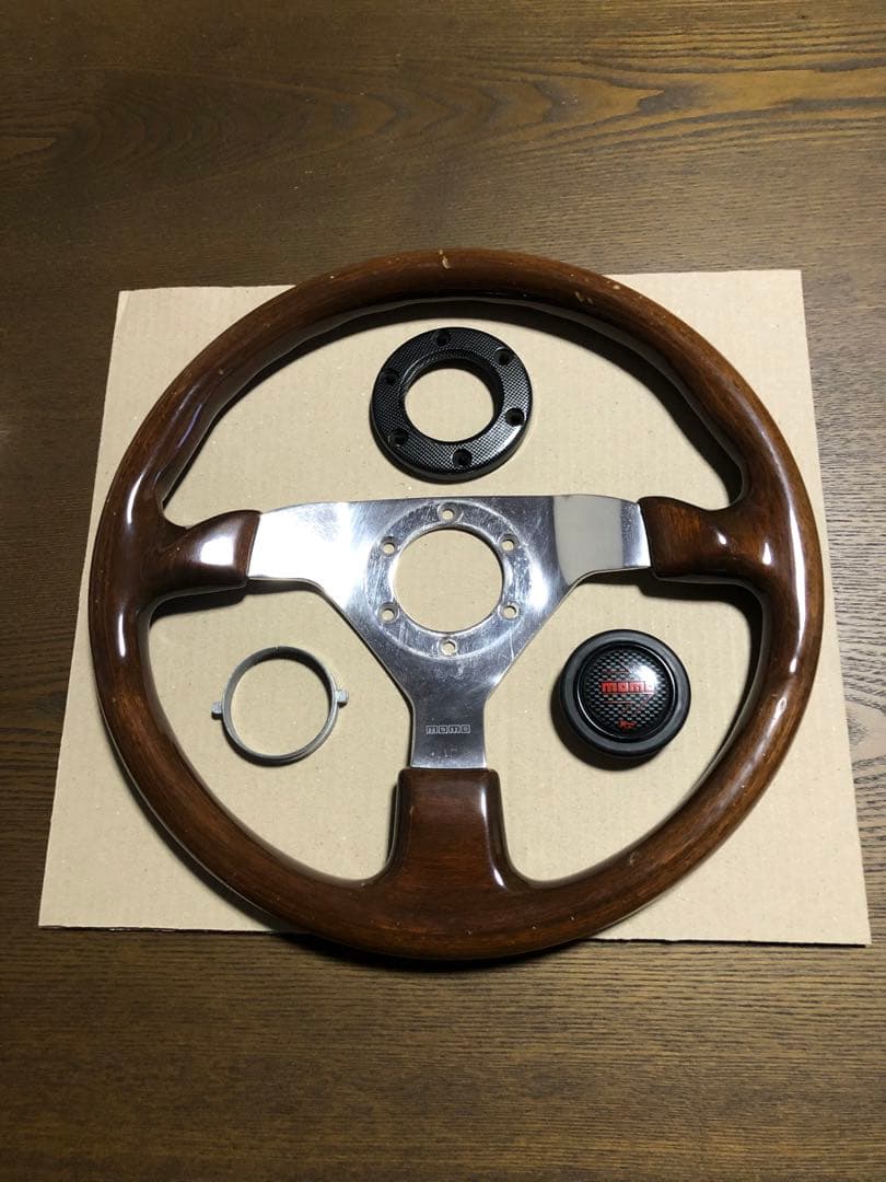 momo ウッドステアリング　中古品